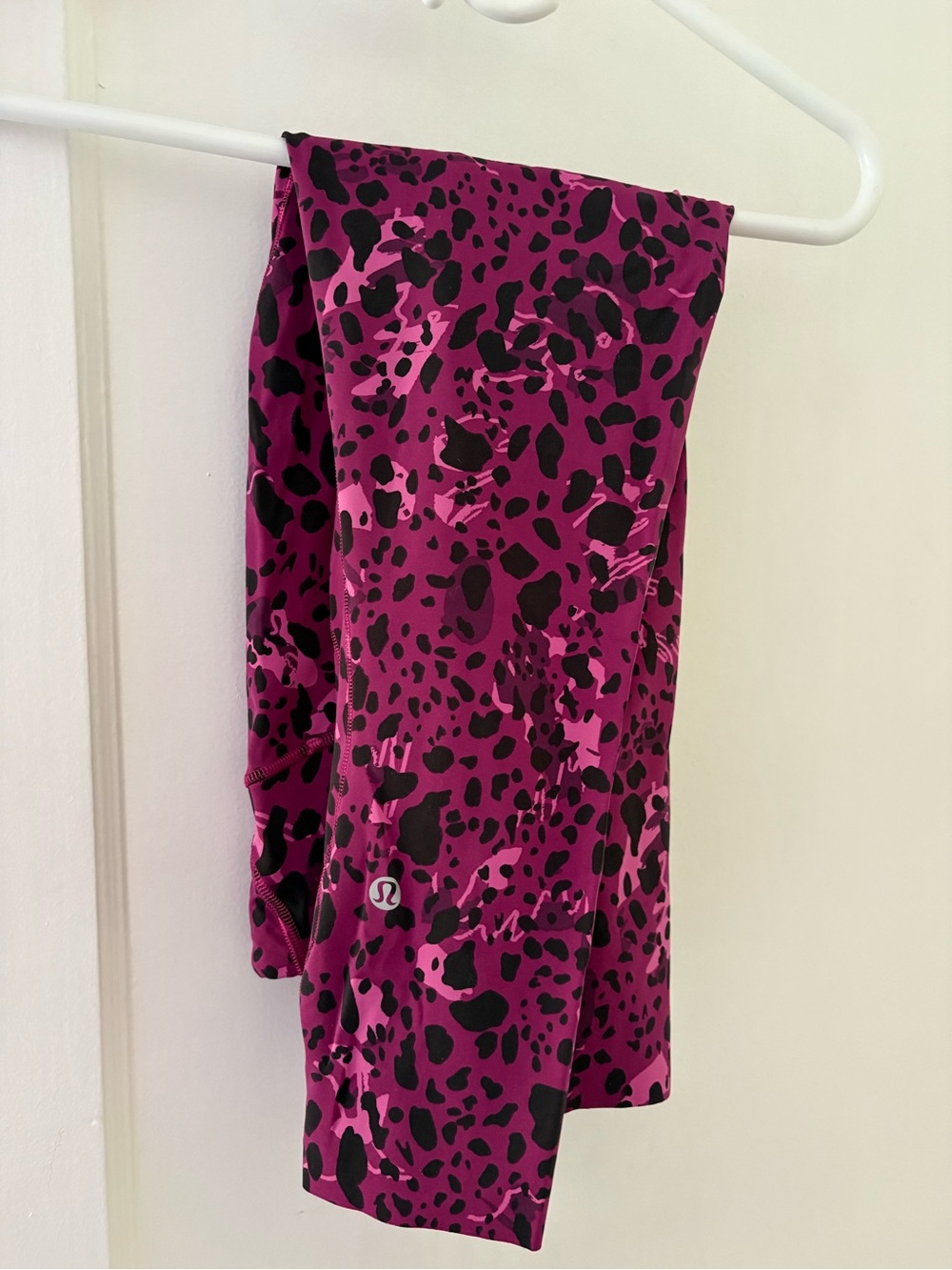 Lululemon pink leopard print work out legging